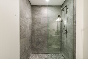 Spacious Luxury: 4BR Condo Moments from French Quarter