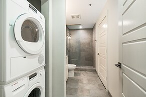 Spacious Luxury: 4BR Condo Moments from French Quarter