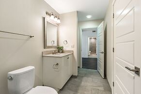 Spacious Luxury: 4BR Condo Moments from French Quarter