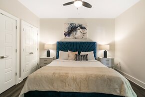 Spacious Luxury: 4BR Condo Moments from French Quarter