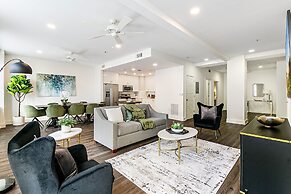 Spacious Luxury: 4BR Condo Moments from French Quarter