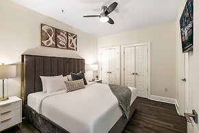 Spacious Luxury: 4BR Condo Moments from French Quarter