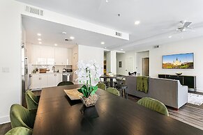 Spacious Luxury: 4BR Condo Moments from French Quarter