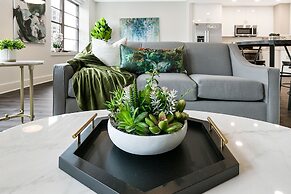 Spacious Luxury: 4BR Condo Moments from French Quarter