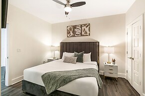 Spacious Luxury: 4BR Condo Moments from French Quarter