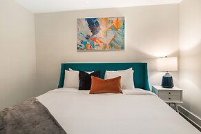 Spacious Luxury: 4BR Condo Moments from French Quarter