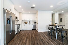 Spacious Luxury: 4BR Condo Moments from French Quarter