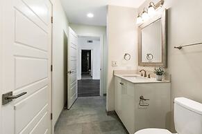 Spacious Luxury: 4BR Condo Moments from French Quarter