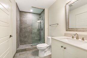 Spacious Luxury: 4BR Condo Moments from French Quarter
