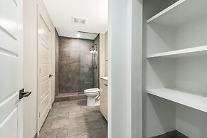 Spacious Luxury: 4BR Condo Moments from French Quarter