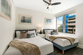 Spacious Luxury: 4BR Condo Moments from French Quarter