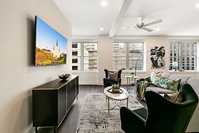 Spacious Luxury: 4BR Condo Moments from French Quarter