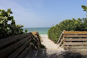 Pelican Gardens Studio 3 on Lido Key