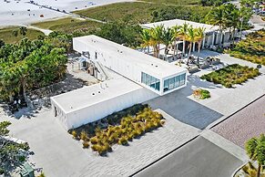 Pelican Gardens Studio 3 on Lido Key