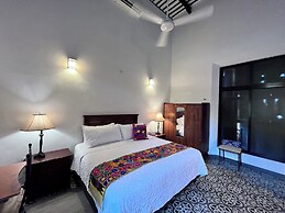 Espectacular casona con alberca y jardines