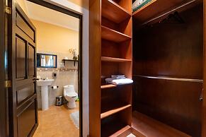 Espectacular casona con alberca y jardines