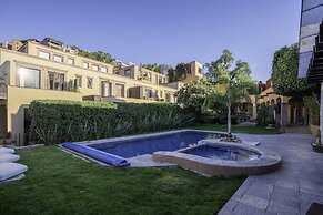 Angelic Centro 2BR with Pool