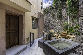 Angelic Centro 2BR with Pool