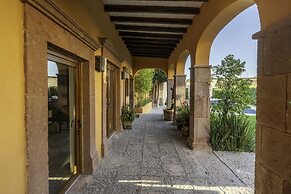 Angelic Centro 2BR with Pool