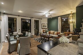 Angelic Centro 2BR with Pool