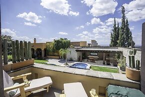 Angelic Centro 2BR with Pool