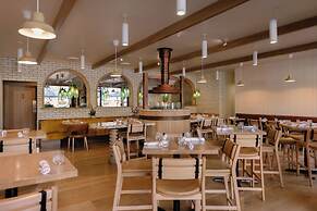 Hotel Canoe and Suites