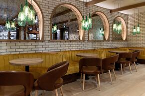 Hotel Canoe and Suites