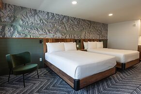 Hotel Canoe and Suites