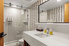 Hotel Canoe and Suites