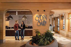 Hotel Canoe and Suites