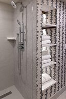 Hotel Canoe and Suites