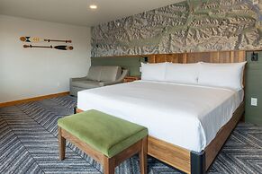 Hotel Canoe and Suites