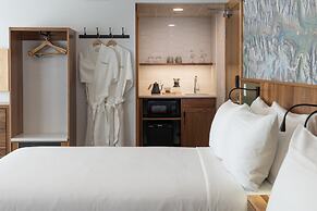 Hotel Canoe and Suites