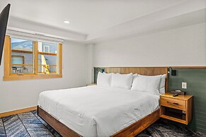 Hotel Canoe and Suites