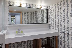 Hotel Canoe and Suites