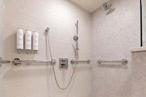 Hotel Canoe and Suites