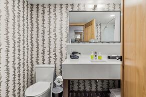 Hotel Canoe and Suites