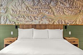 Hotel Canoe and Suites