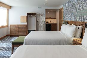 Hotel Canoe and Suites