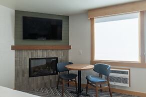 Hotel Canoe and Suites