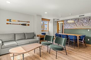 Hotel Canoe and Suites