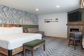 Hotel Canoe and Suites