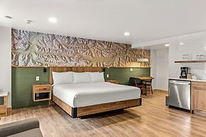 Hotel Canoe and Suites