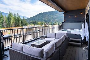 Huckin' Harry's by Revelstoke Vacations