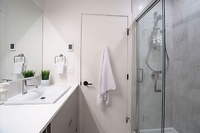 Huckin' Harry's by Revelstoke Vacations