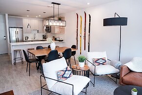 Huckin' Harry's by Revelstoke Vacations