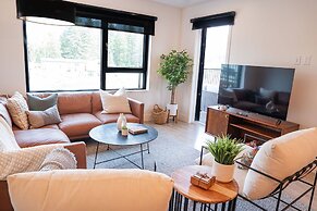 Huckin' Harry's by Revelstoke Vacations