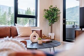 Huckin' Harry's by Revelstoke Vacations