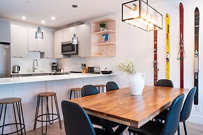 Huckin' Harry's by Revelstoke Vacations