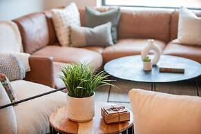 Huckin' Harry's by Revelstoke Vacations